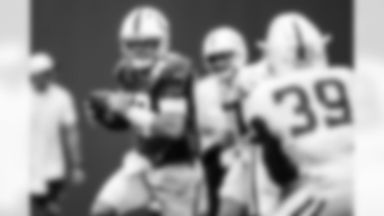 QB Daniel Jones #17