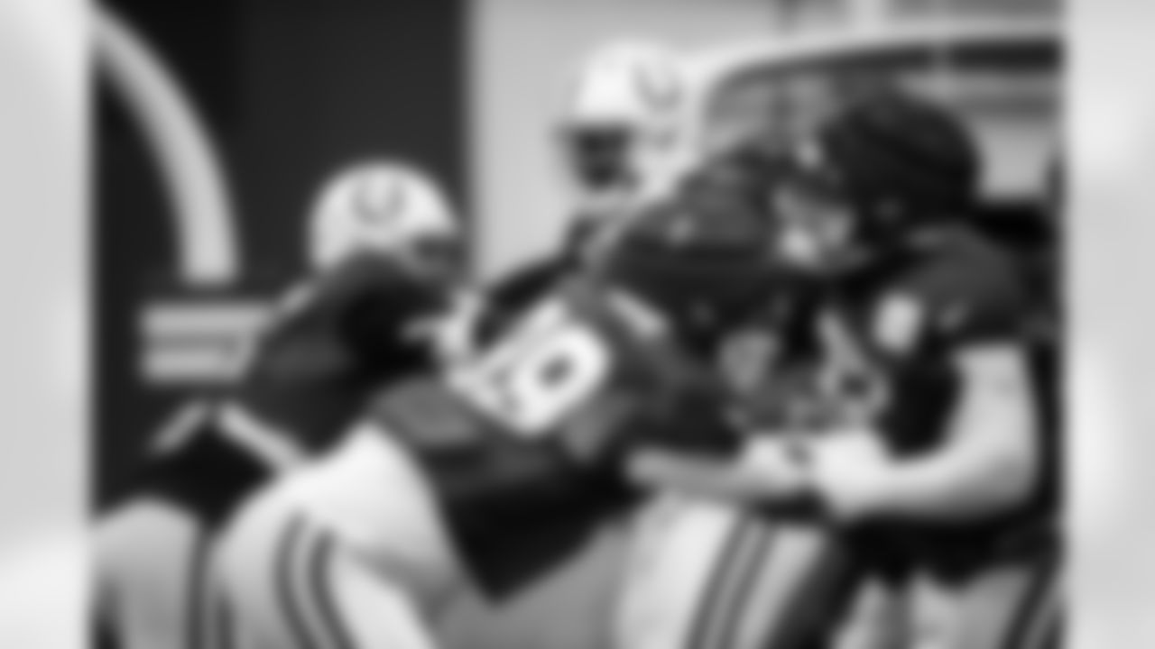 DT Eric Johnson II #98 and DE Laiatu Latu #97