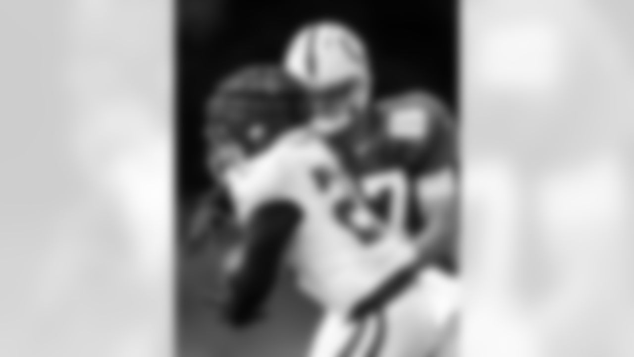 QB Daniel Jones #17 and RB Jonathan Taylor #28