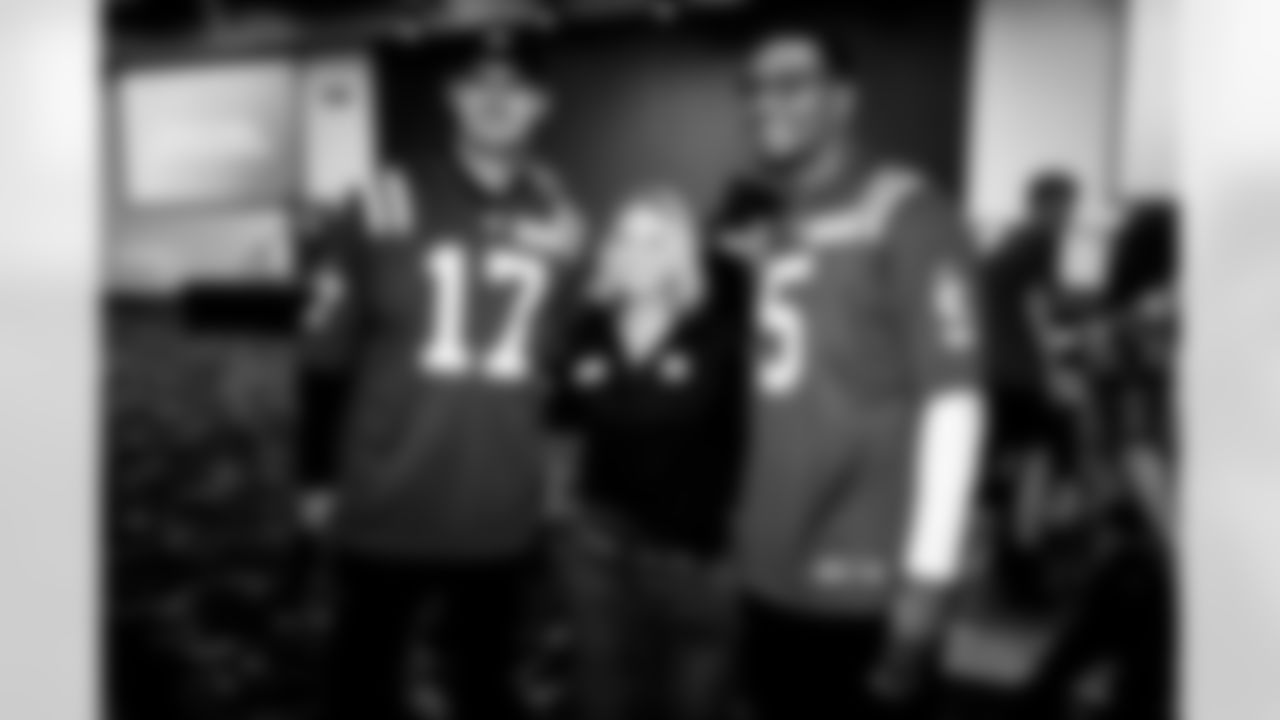 QB Daniel Jones #17 and QB Anthony Richardson #5