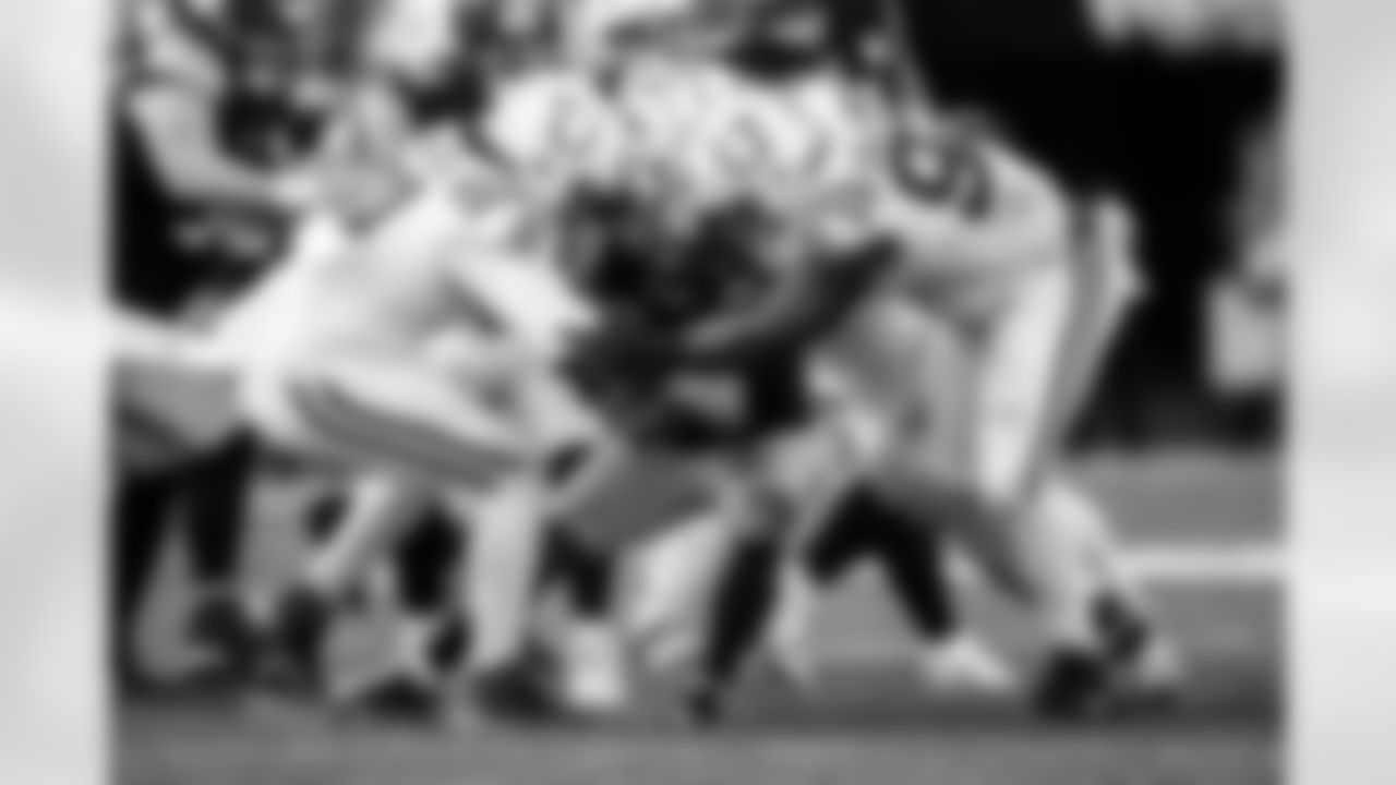 DE J.T. Tuimoloau #91 and DT Neville Gallimore #92