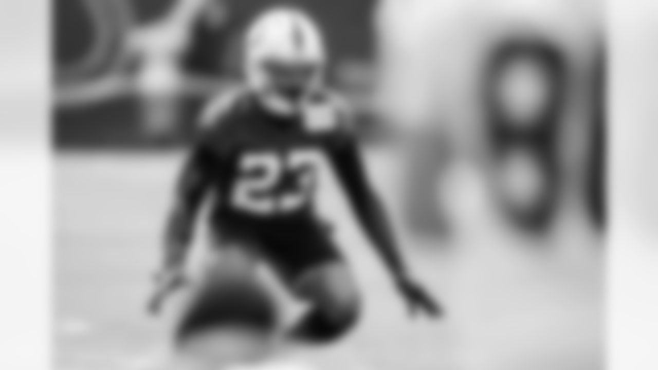 CB Kenny Moore II #23