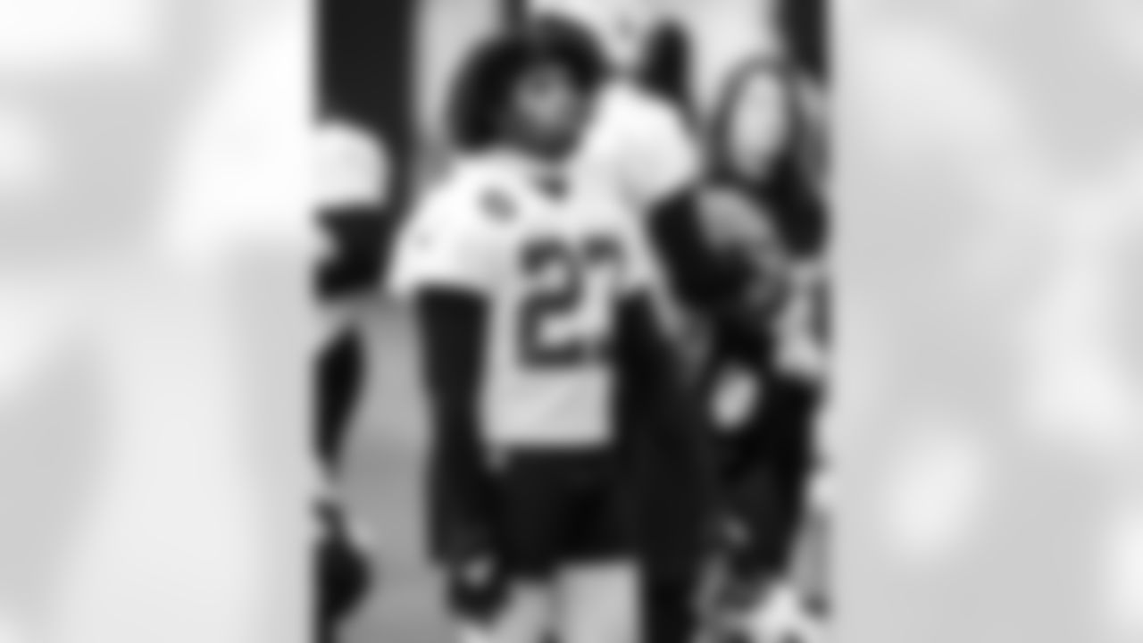 CB Kenny Moore II #23