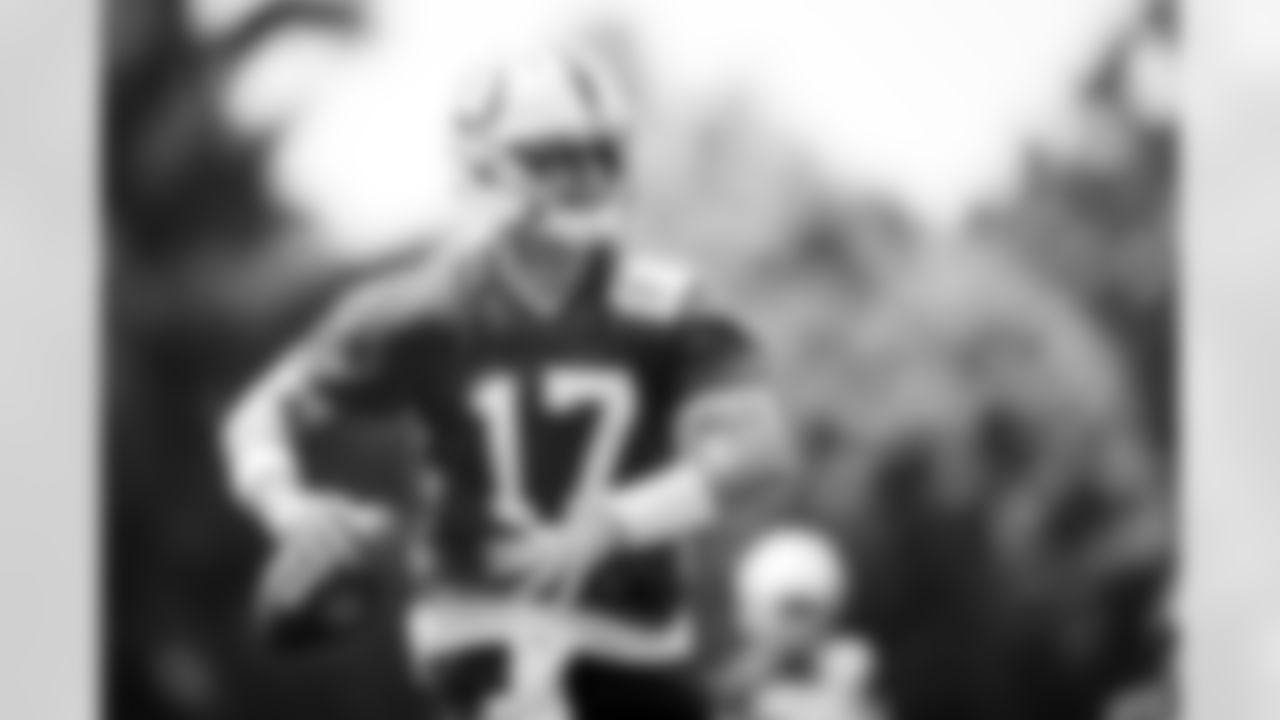 QB Daniel Jones #17