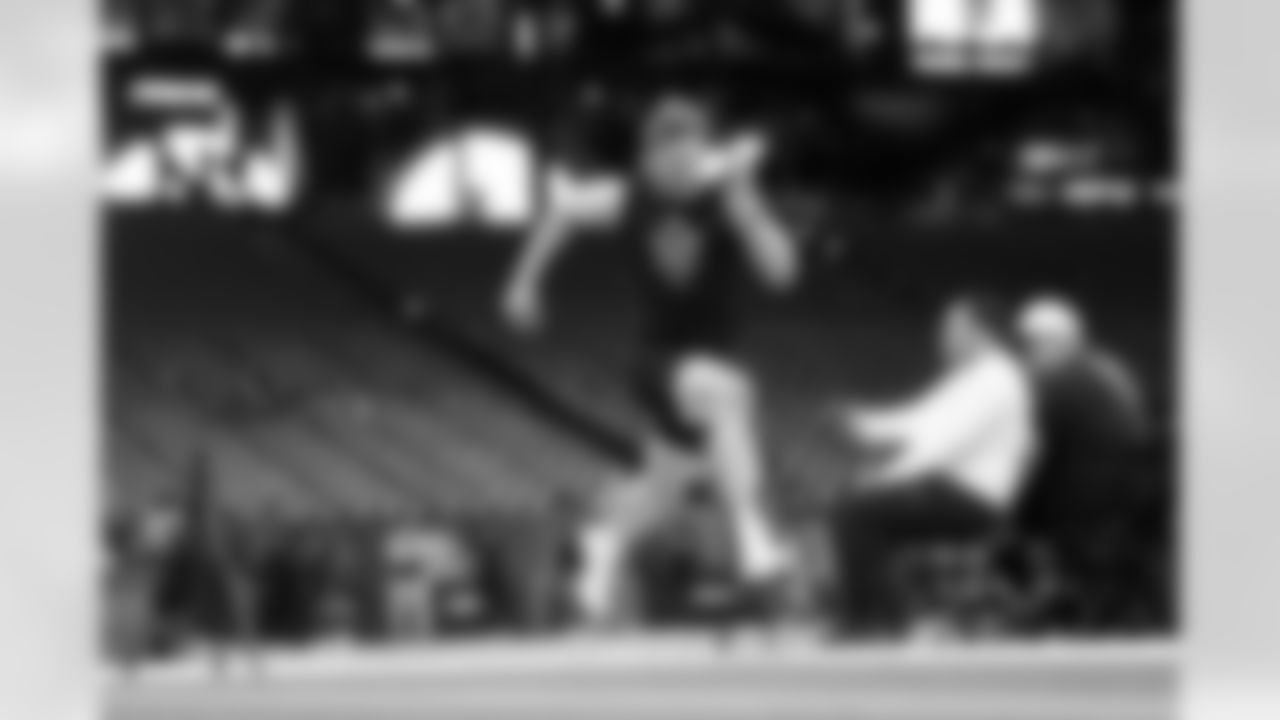 Oregon defensive back Dillon Thieneman (52) runs the 40-yard dash during the 2026 NFL Scouting Combine on Friday, February 27, 2026 in Indianapolis, Indiana. (Cooper Neill/NFL)