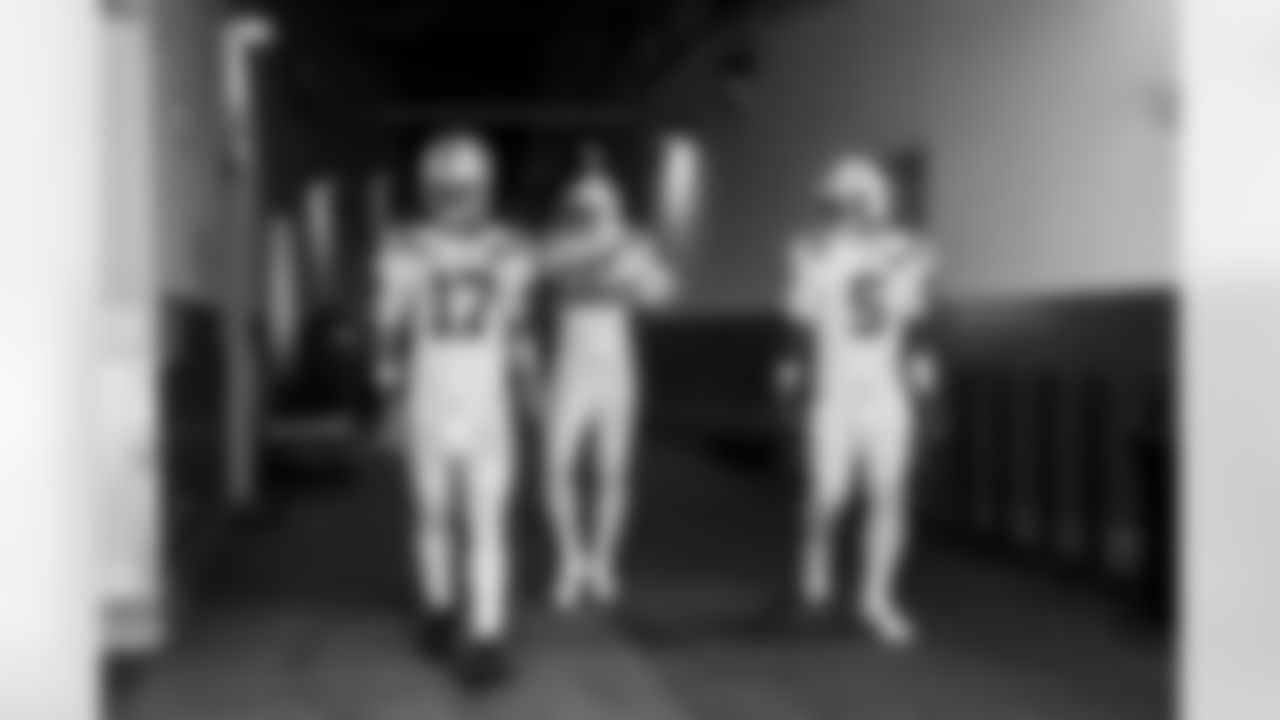 QB Daniel Jones #17, QB Riley Leonard #15 and QB Anthony Richardson #5