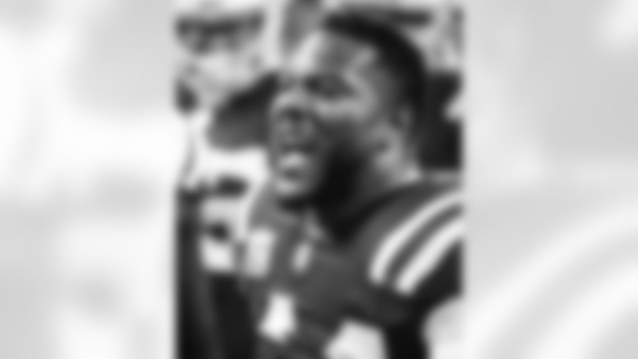 LB Zaire Franklin #44
