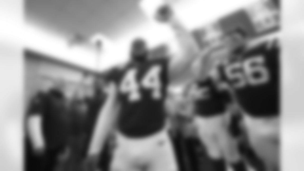 44 LB Zaire Franklin, 56 G Quenton Nelson