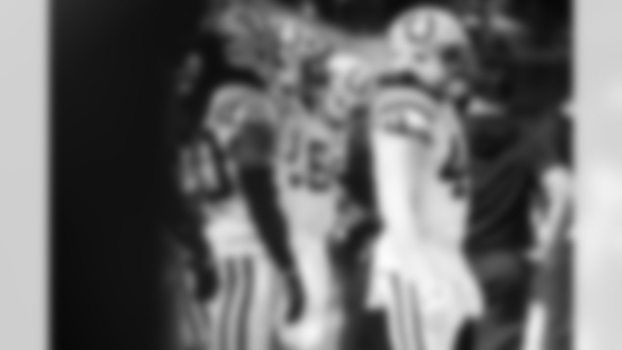 LB Zaire Franklin #44