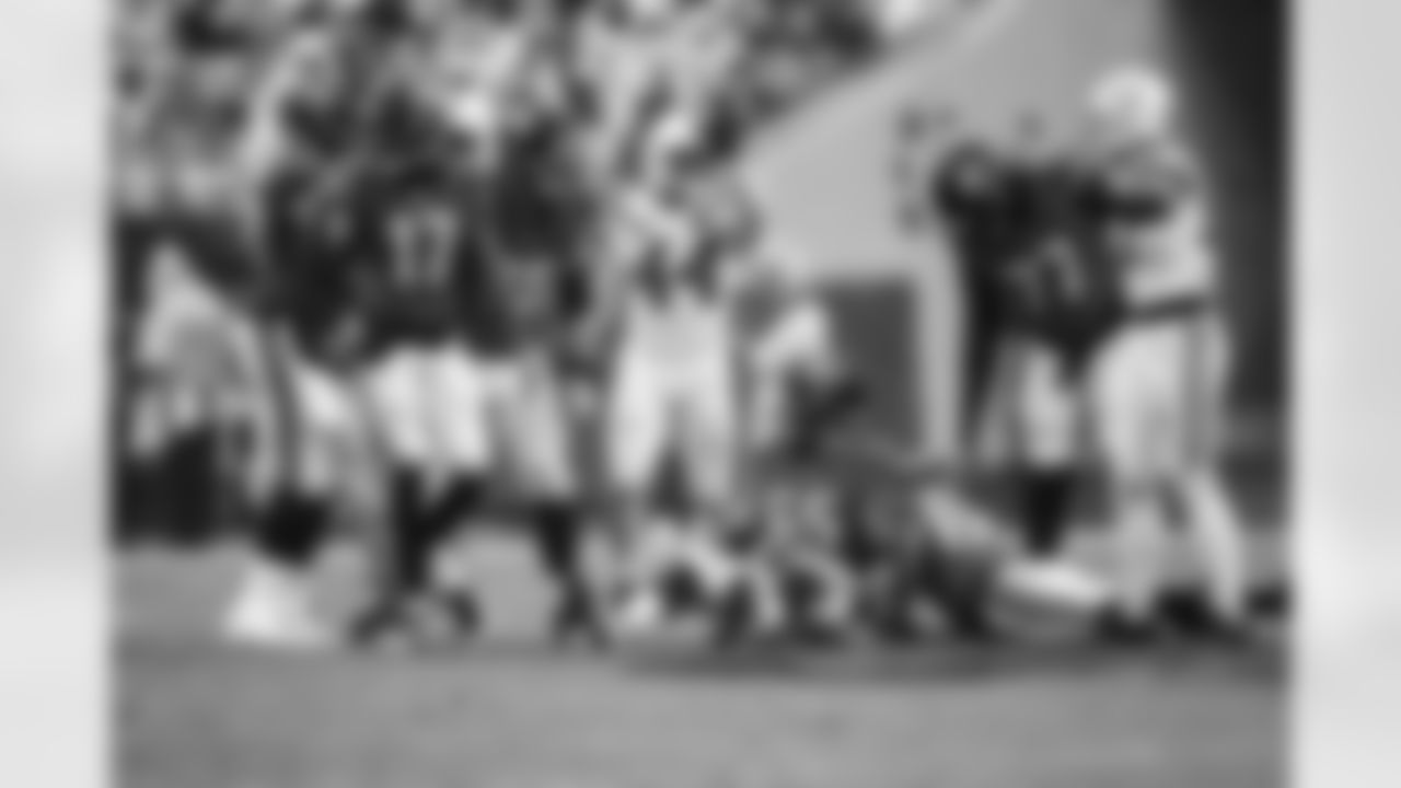 LB Zaire Franklin #44