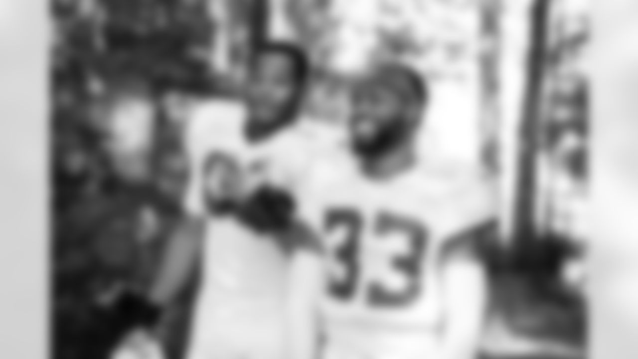 91 DE Titus Leo, 33 CB Micah Abraham