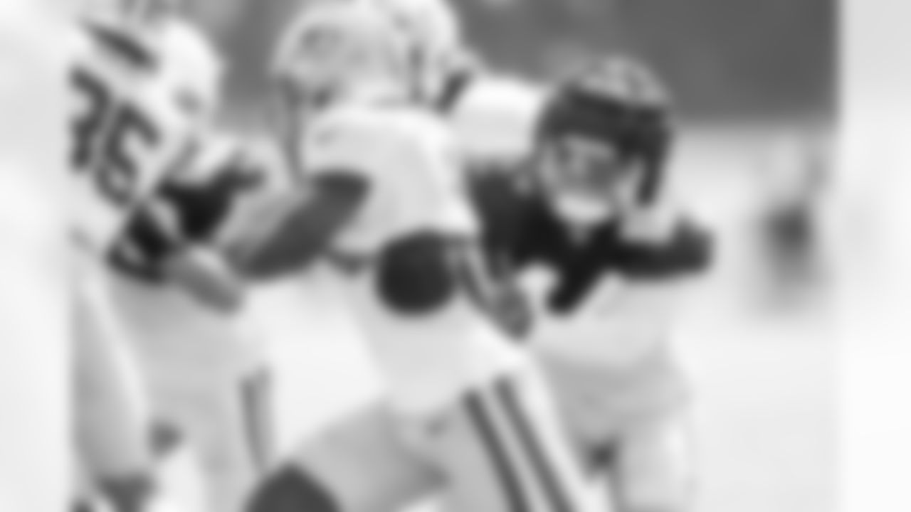 LB Zaire Franklin #44