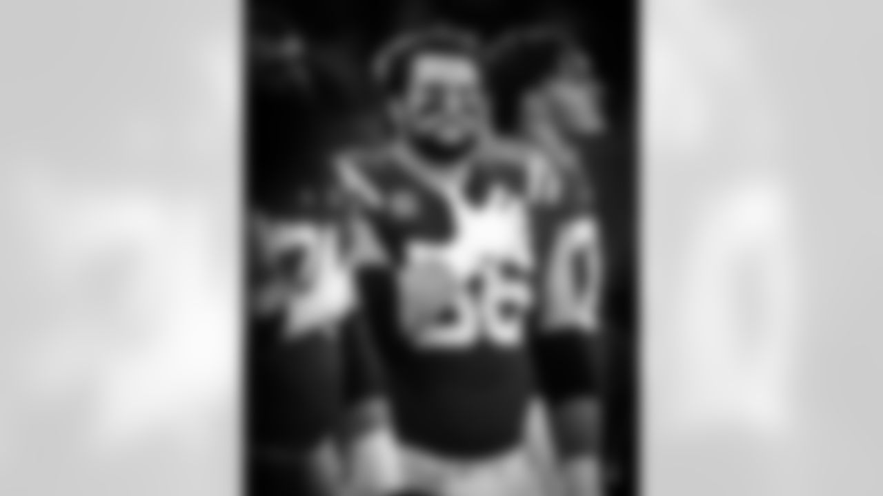 G Quenton Nelson #56 and T Jalen Travis #75