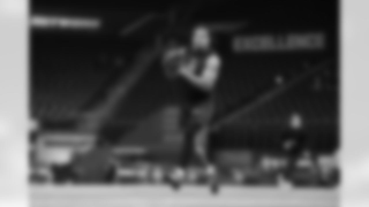 Indiana tight end Riley Nowakowski (18) participates in a drill during the 2026 NFL Scouting Combine on Friday, February 27, 2026 in Indianapolis, Indiana. (Cooper Neill/NFL)