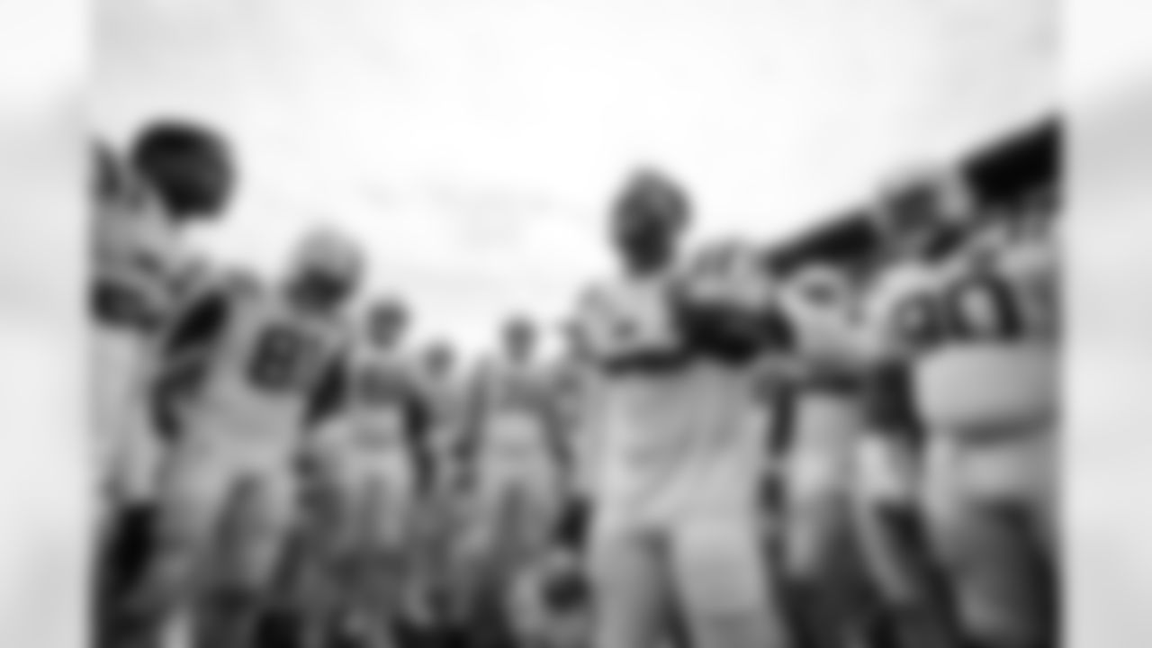 LB Zaire Franklin #44