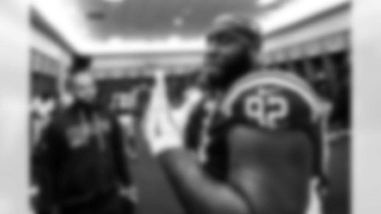 Kalon Humphries Tony Dungy Diversity Coaching Fellow and DT Neville Gallimore #92