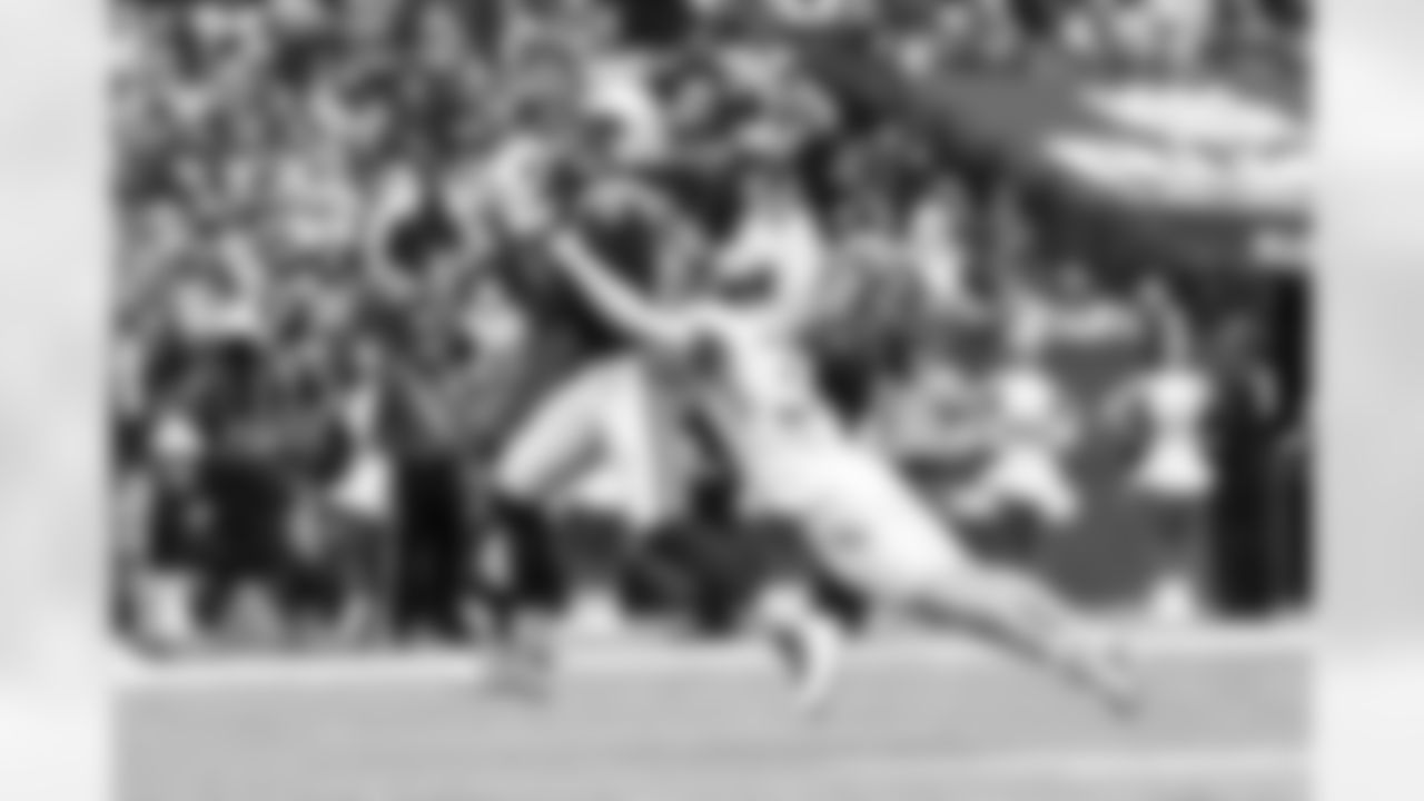 81 TE Mo Alie-Cox