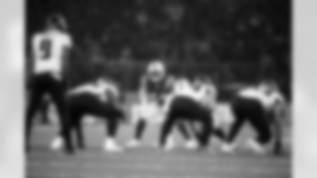 LB Zaire Franklin #44