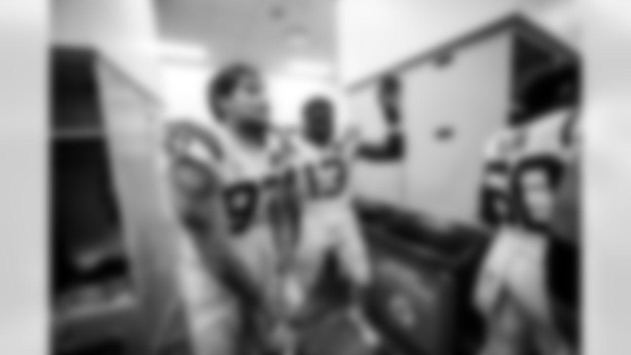 DE Laiatu Latu #97 and WR Laquon Treadwell #13