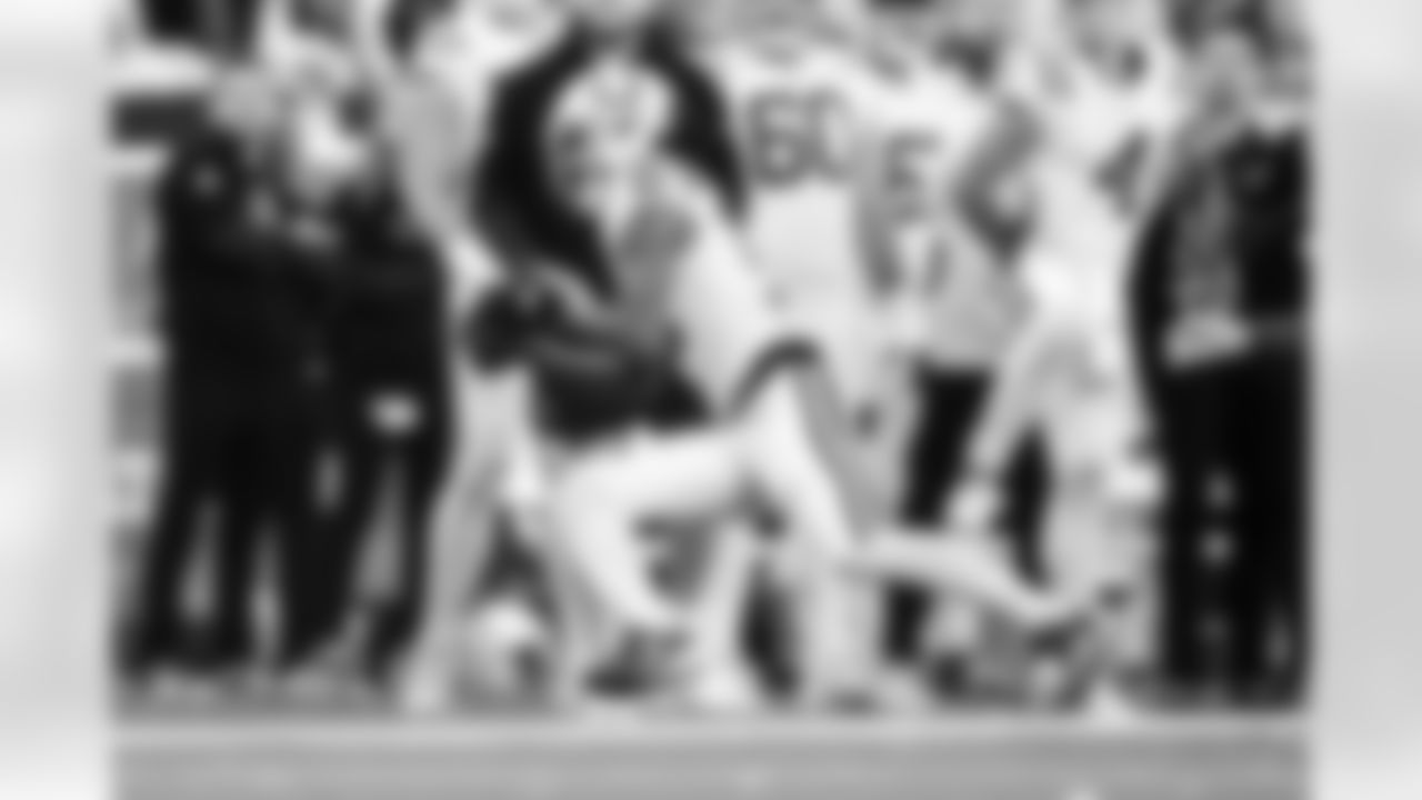 10 WR Adonai Mitchell