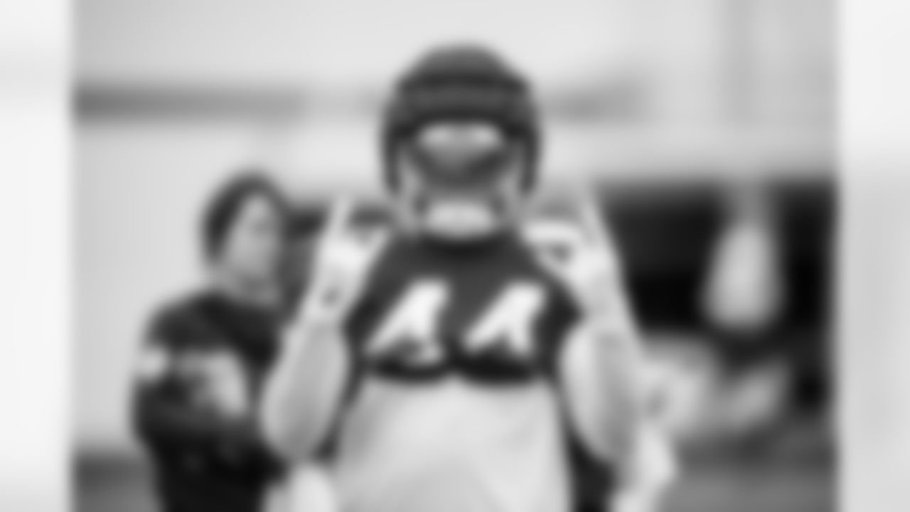 LB Zaire Franklin #44