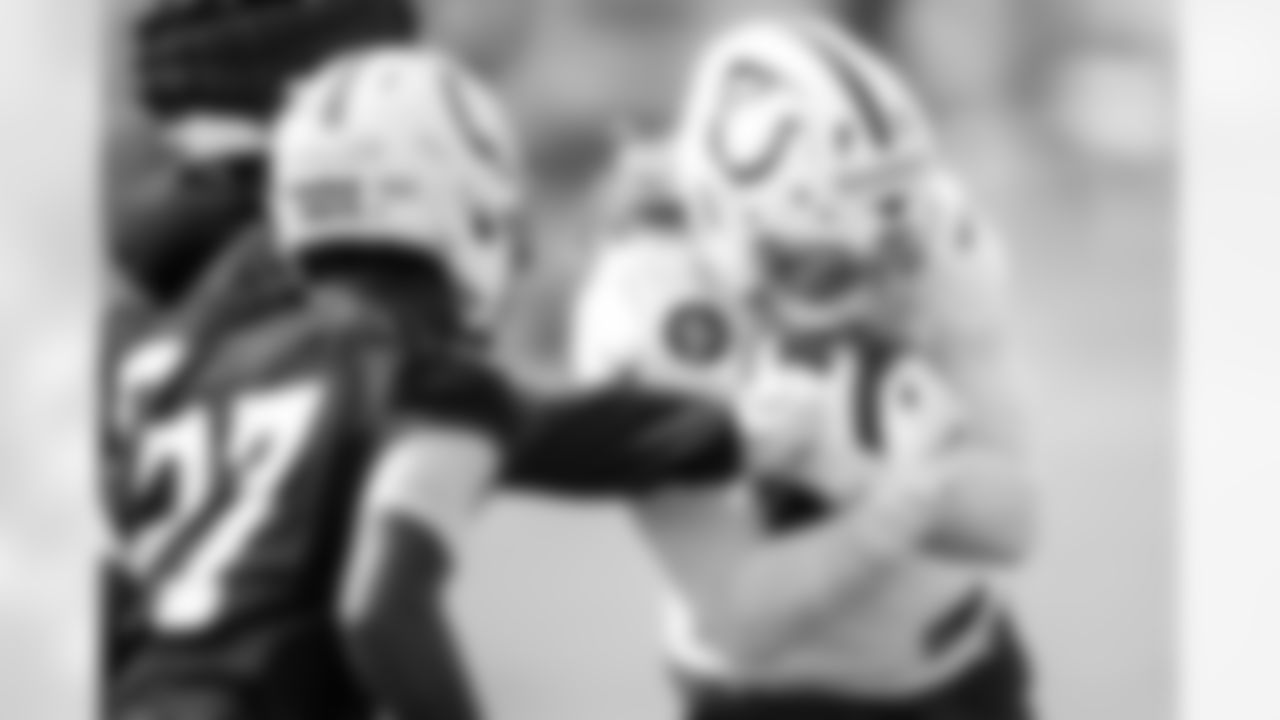 CB Justin Walley #27 and TE Tyler Warren #84