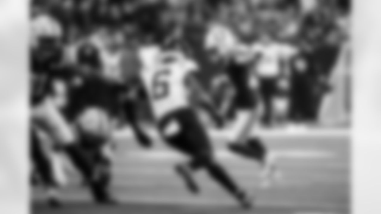 P Rigoberto Sanchez #8 and K Blake Grupe #10