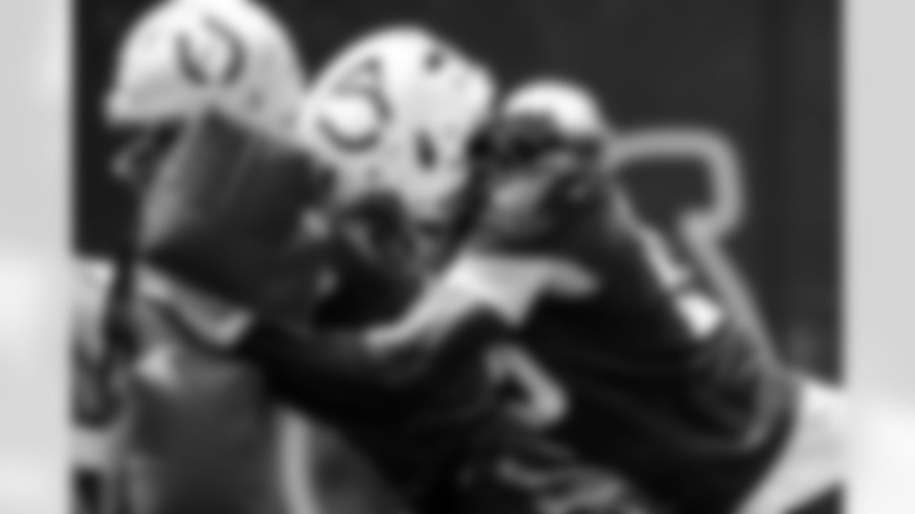 DE Isaiah Land #55