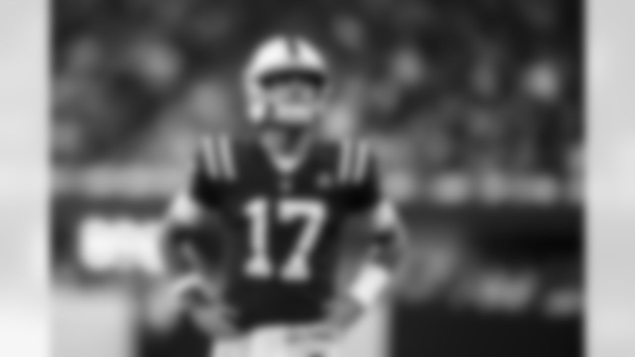 QB Daniel Jones #17