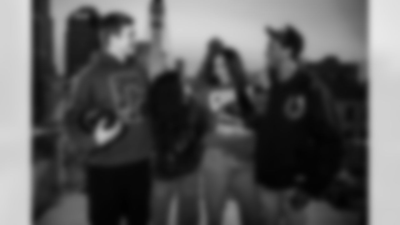 86 TE Will Mallory, 40 CB Jaylon Jones