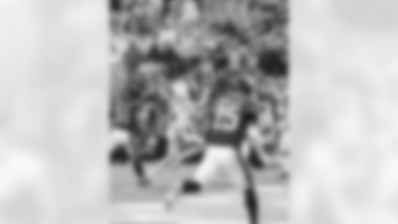 QB Riley Leonard #15