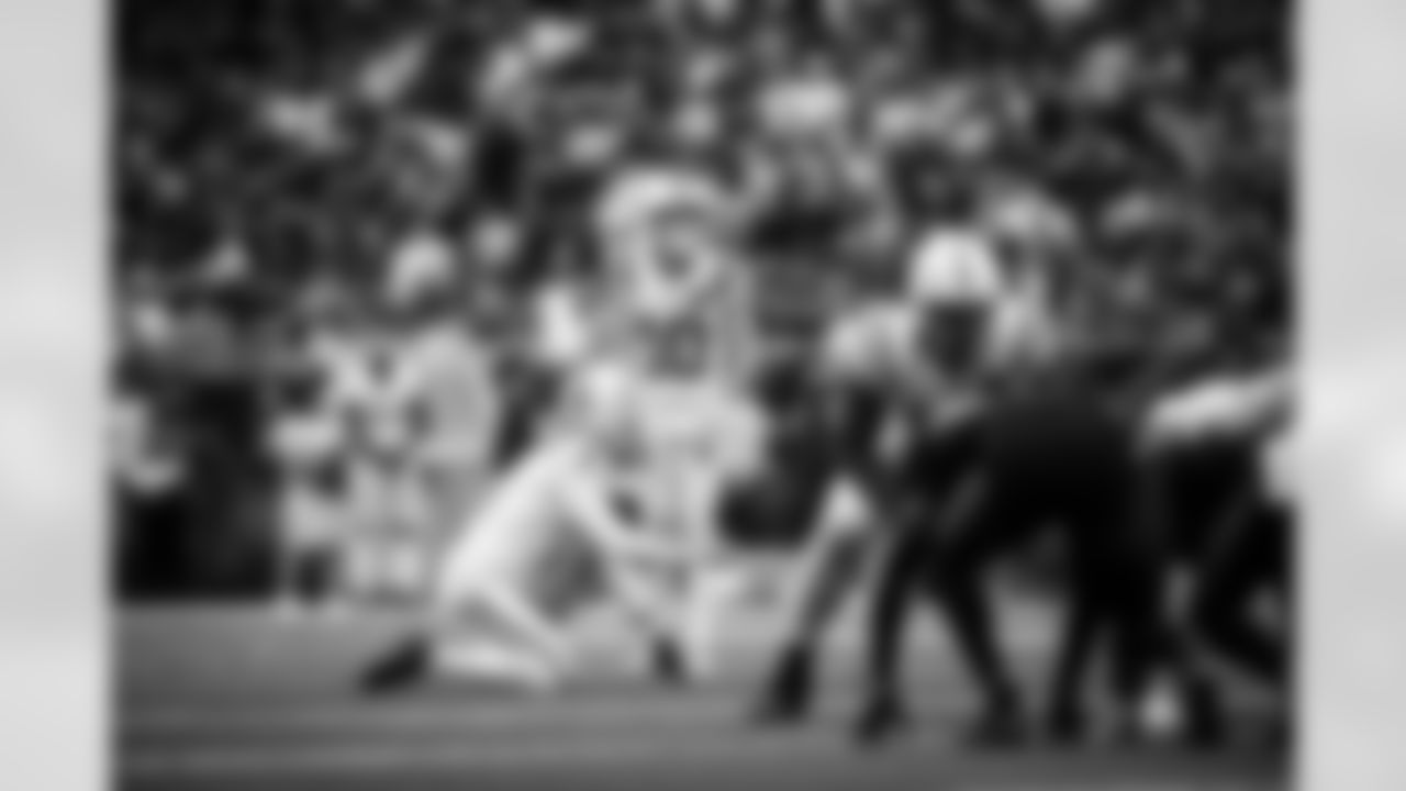 P Rigoberto Sanchez #8 and K Blake Grupe #10