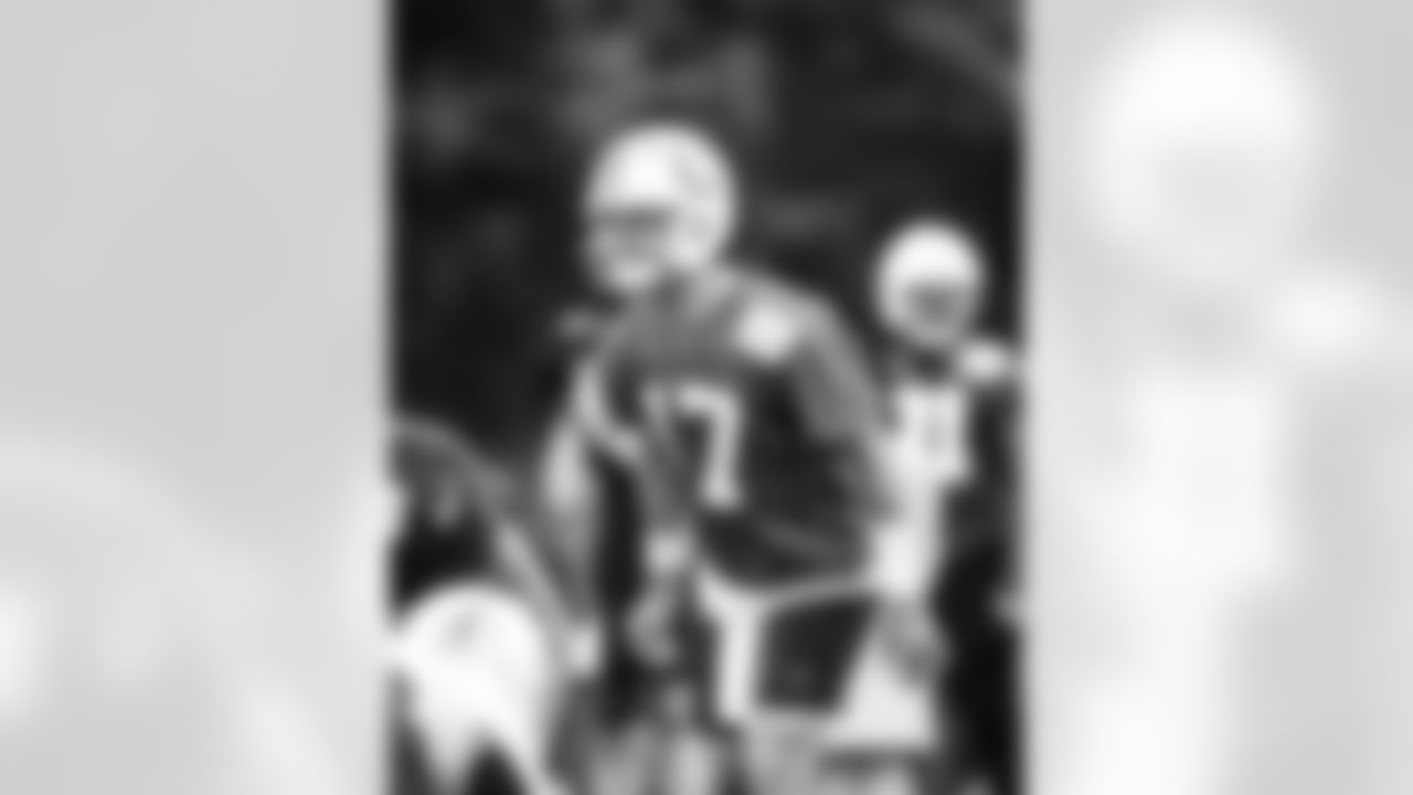 QB Daniel Jones #17