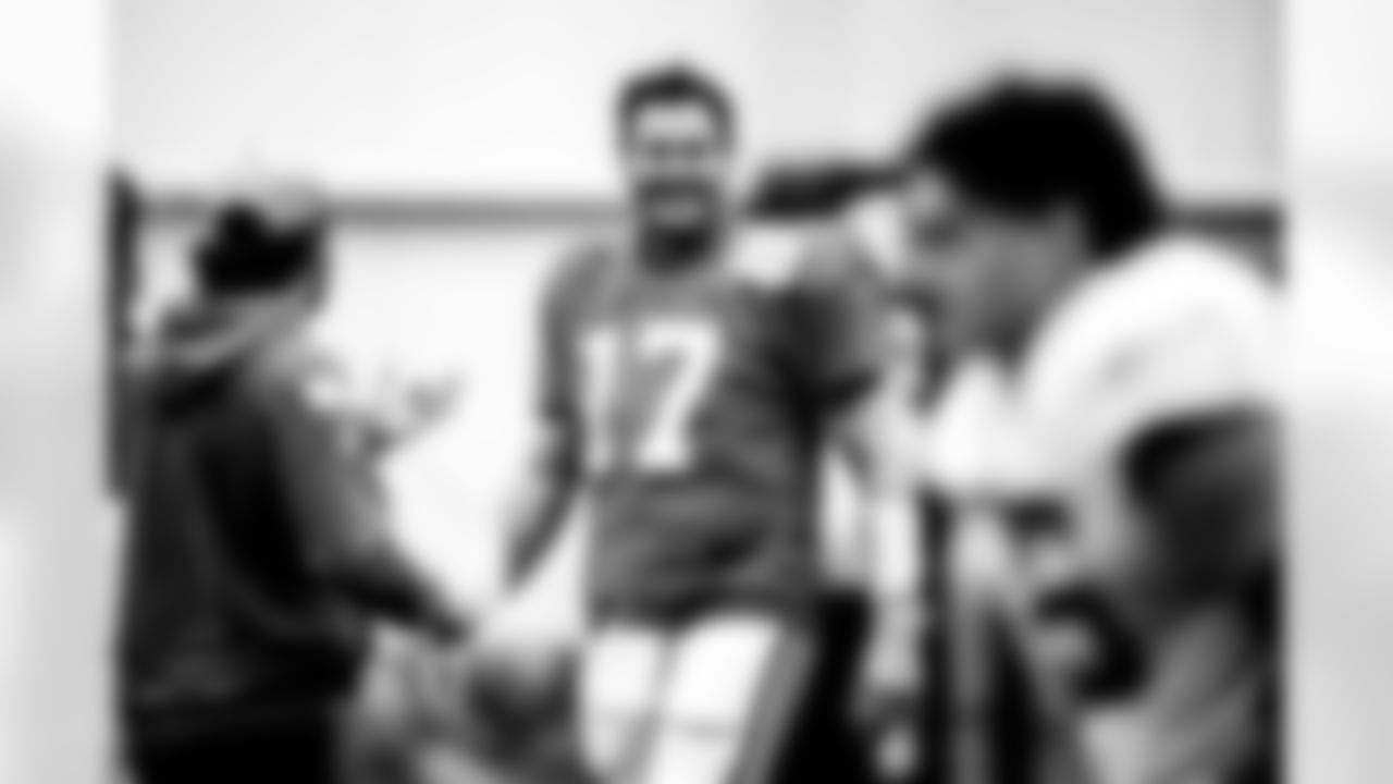 QB Philip Rivers #17