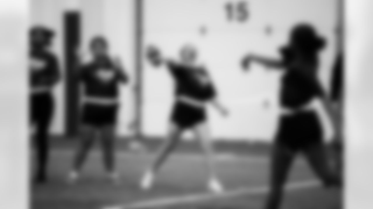 2025_0517_GIRLS_FLAG_CLINIC_0552