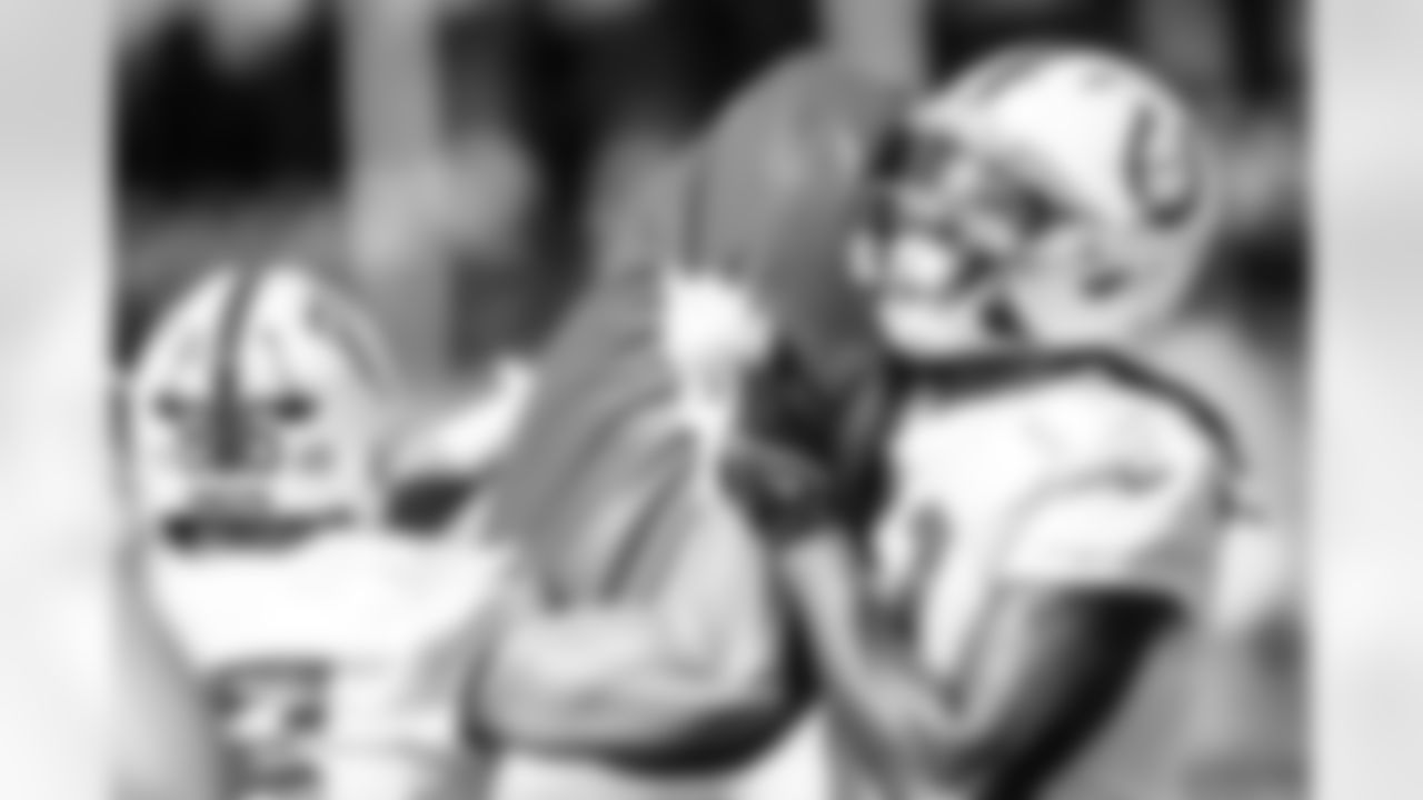 LB Zaire Franklin #44