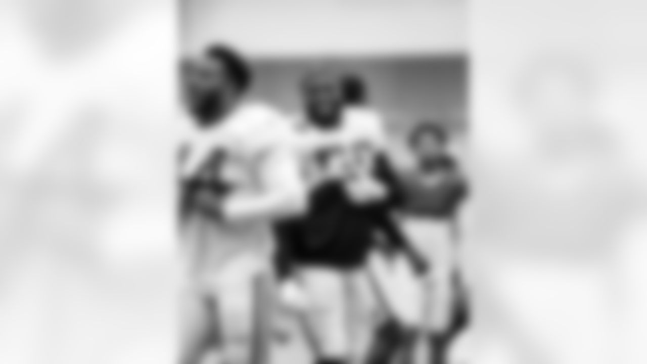 LB Zaire Franklin #44 and LB Segun Olubi #50