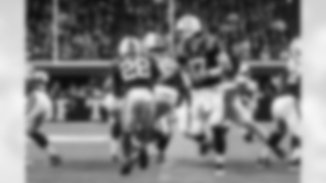 RB Jonathan Taylor #28 and QB Daniel Jones #17