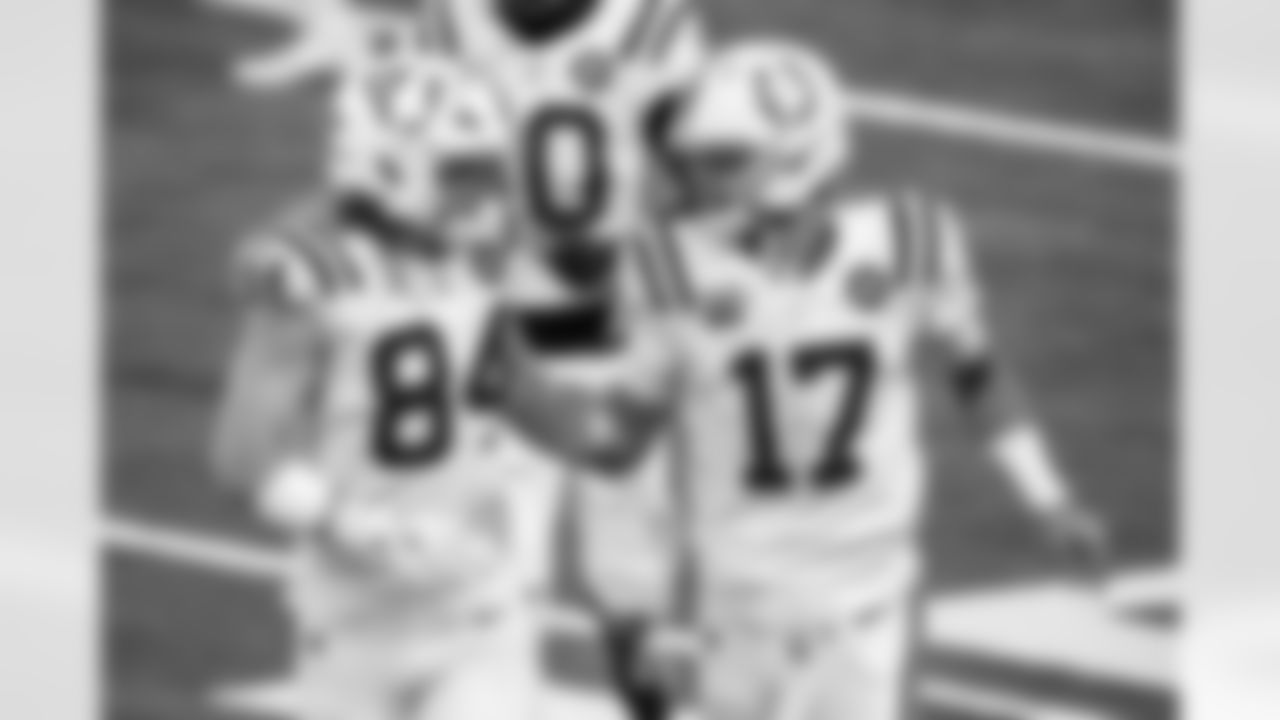 TE Tyler Warren #84 and QB Daniel Jones #17