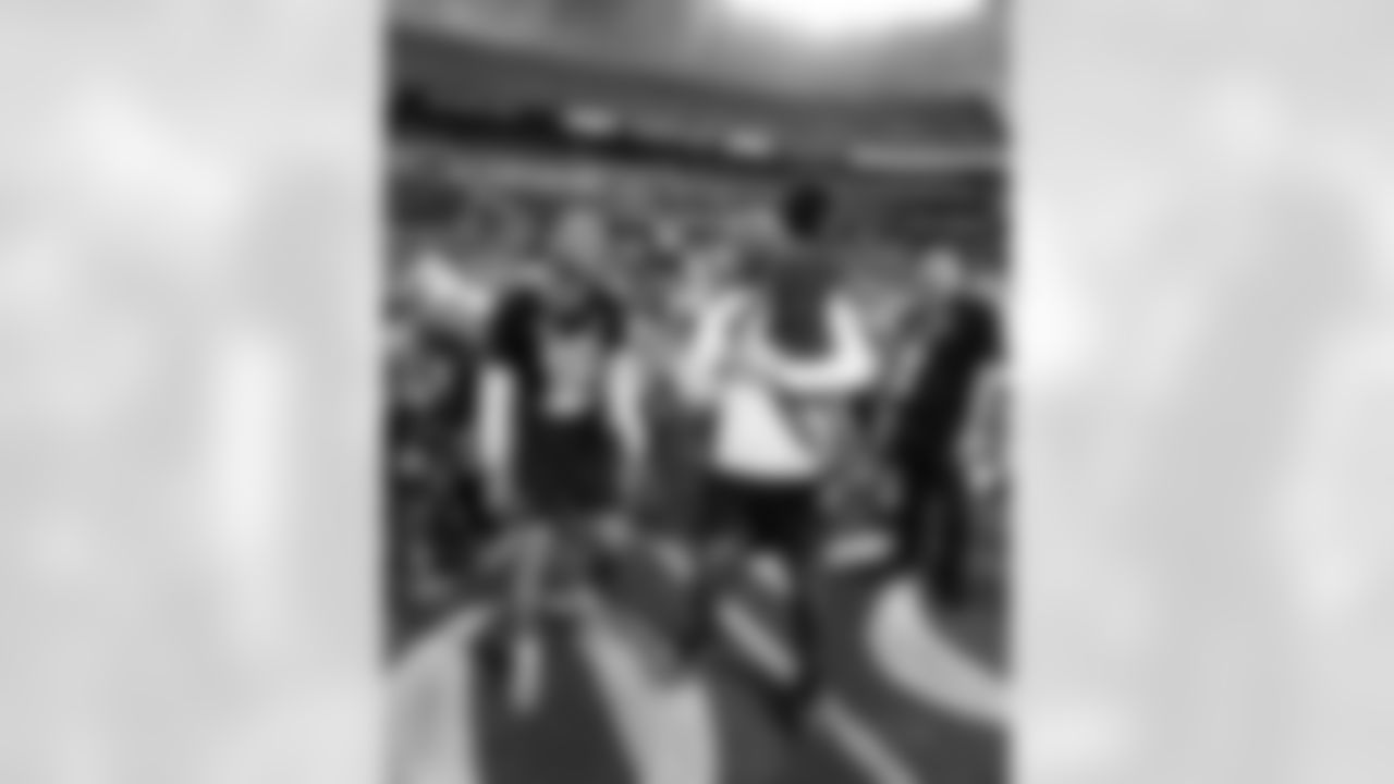 LB Zaire Franklin #44