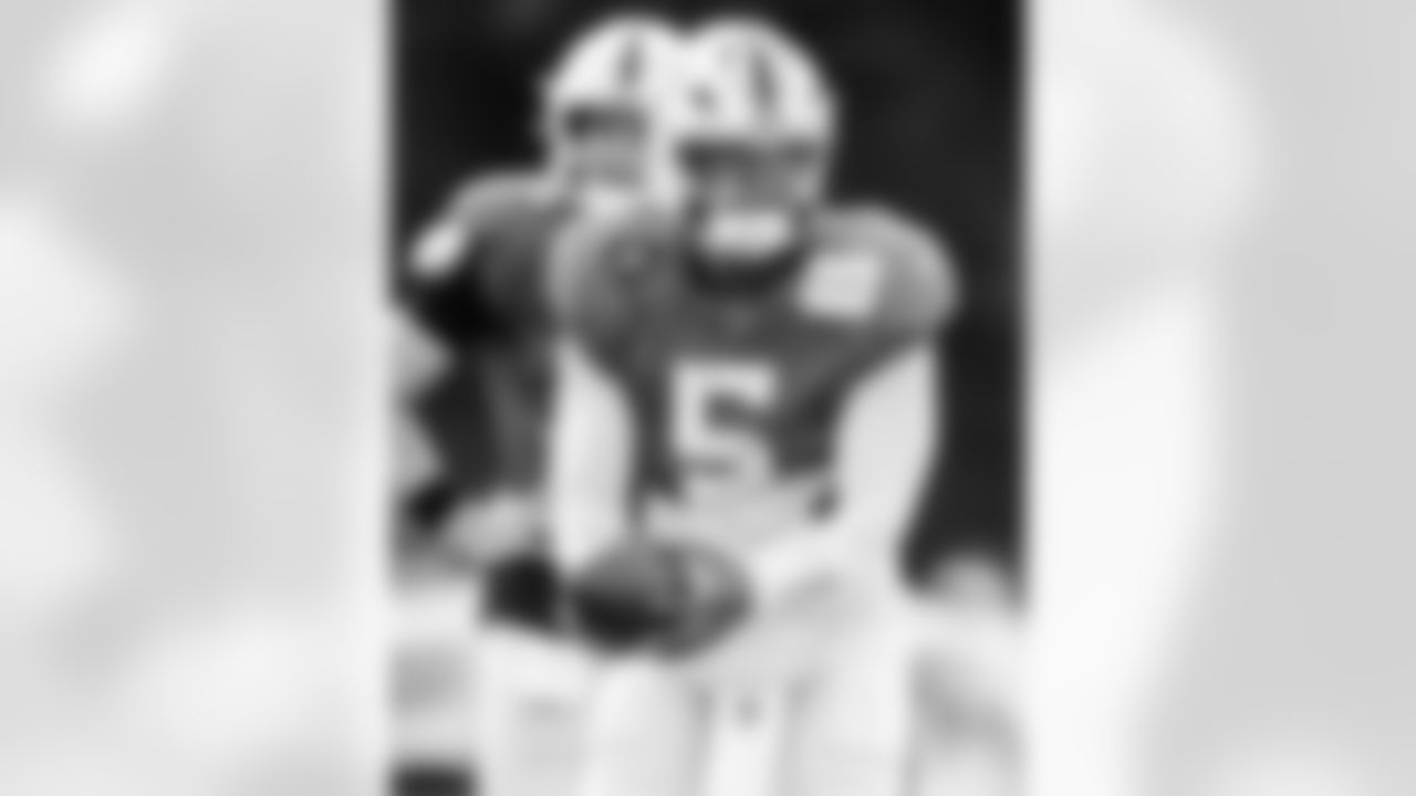QB Riley Leonard #15 and QB Anthony Richardson #5
