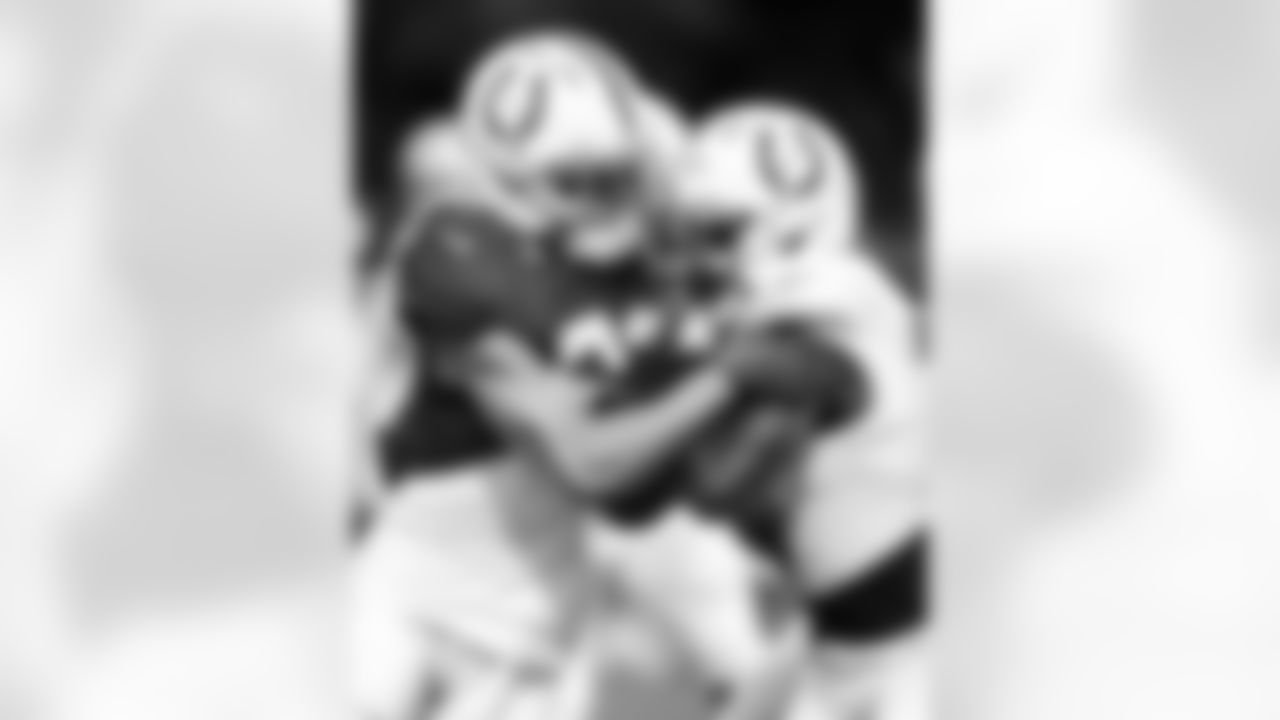 S Daniel Scott #32 and RB Ulysses Bentley IV #37