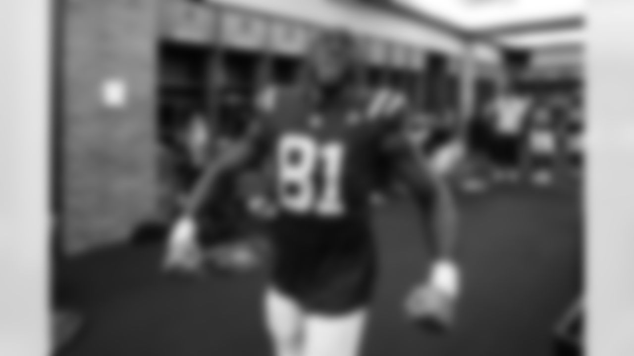 TE Mo Alie-Cox #81