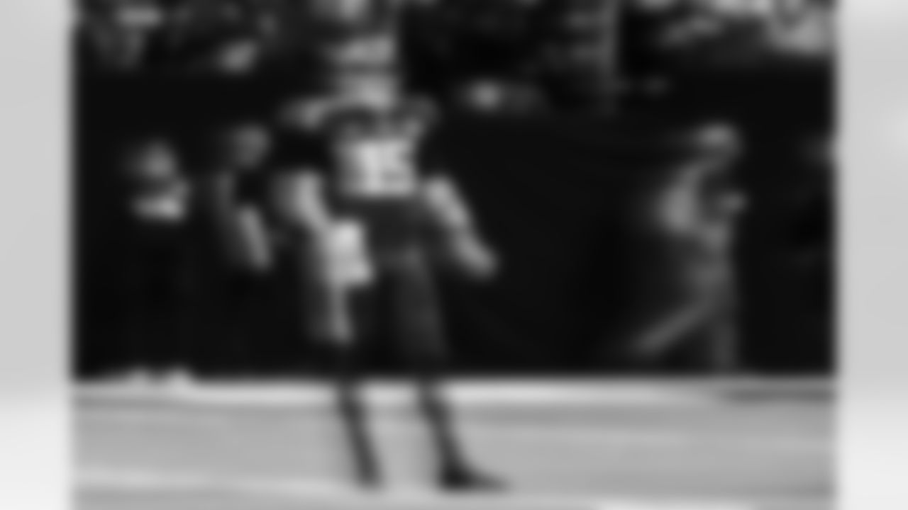 QB Riley Leonard #15