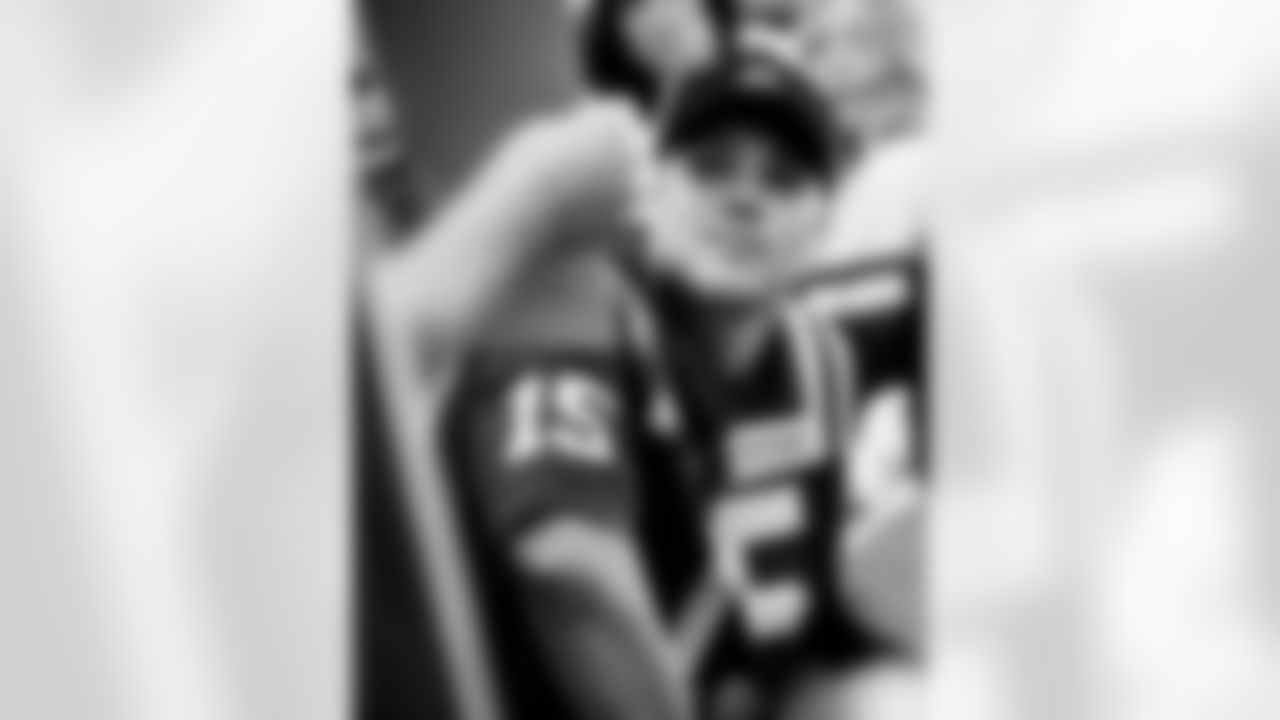 QB Riley Leonard #15