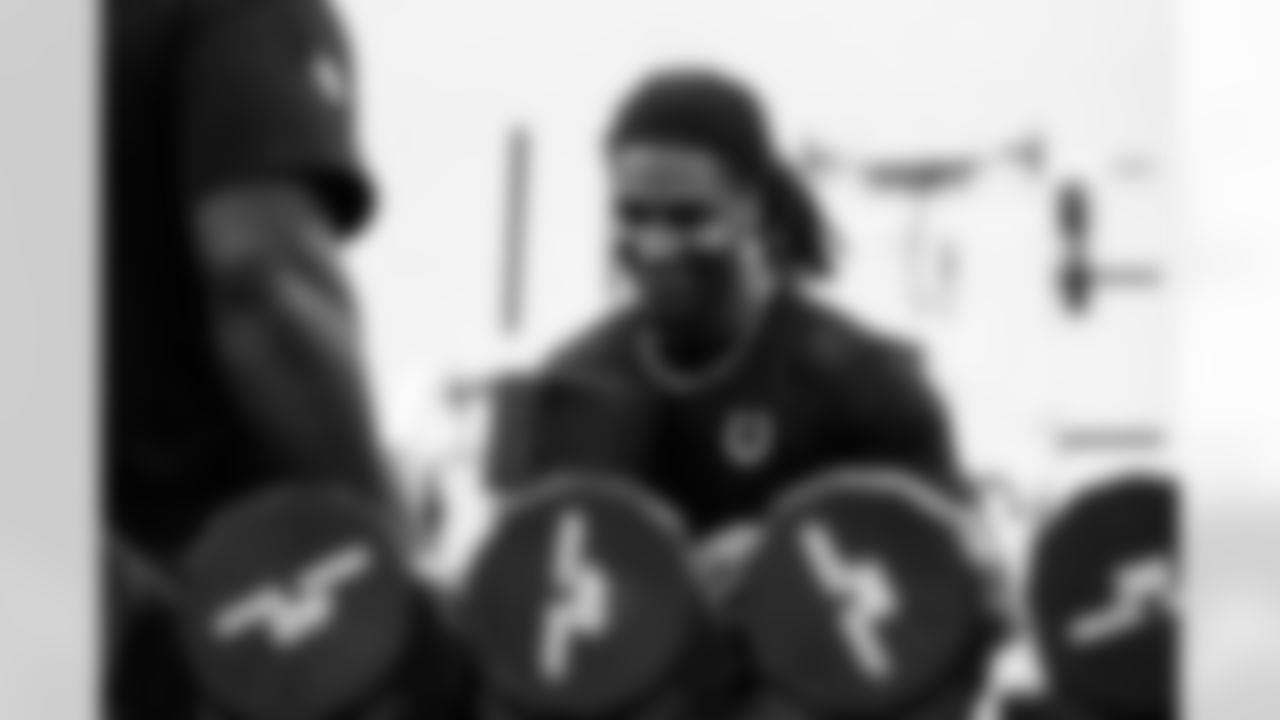 DE Isaiah Land #55