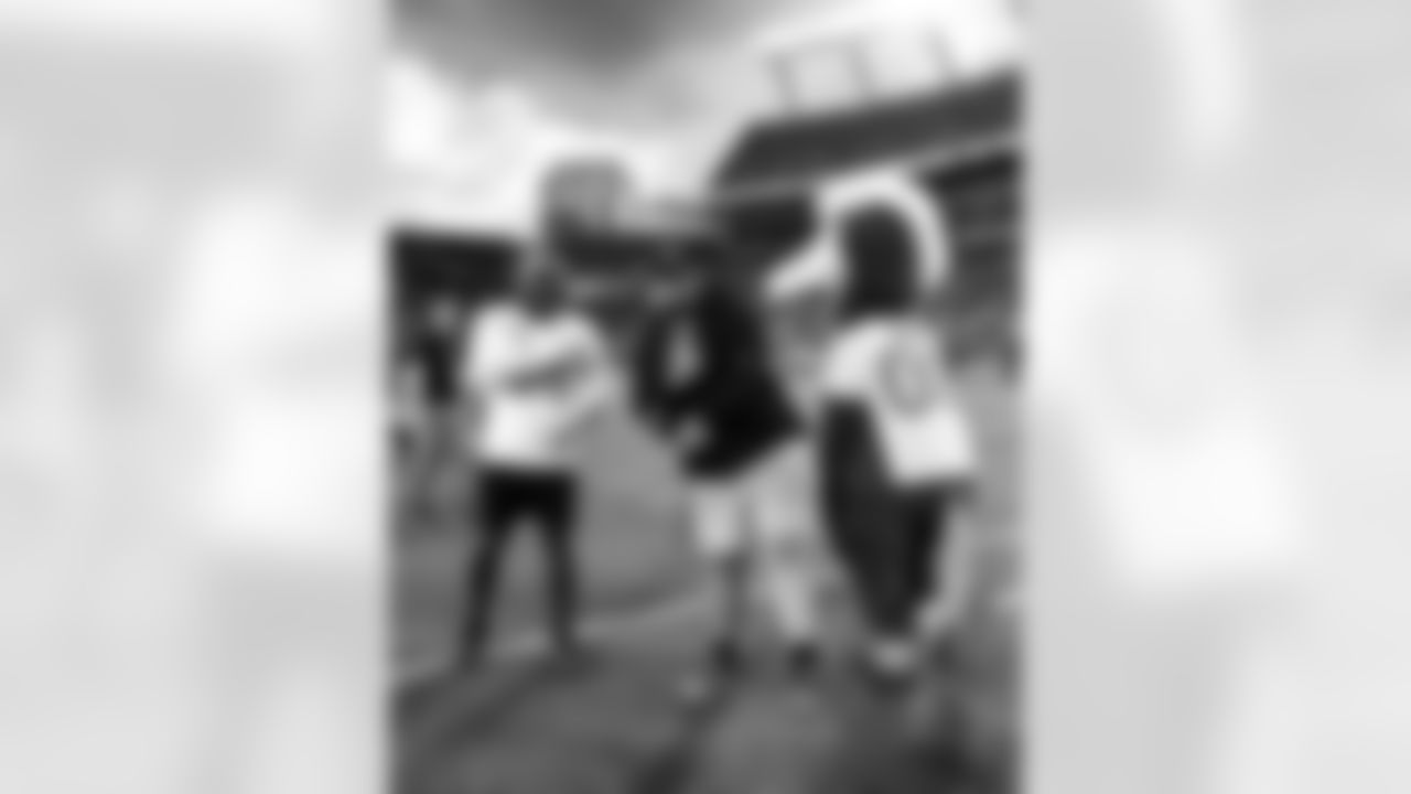 LB Zaire Franklin #44