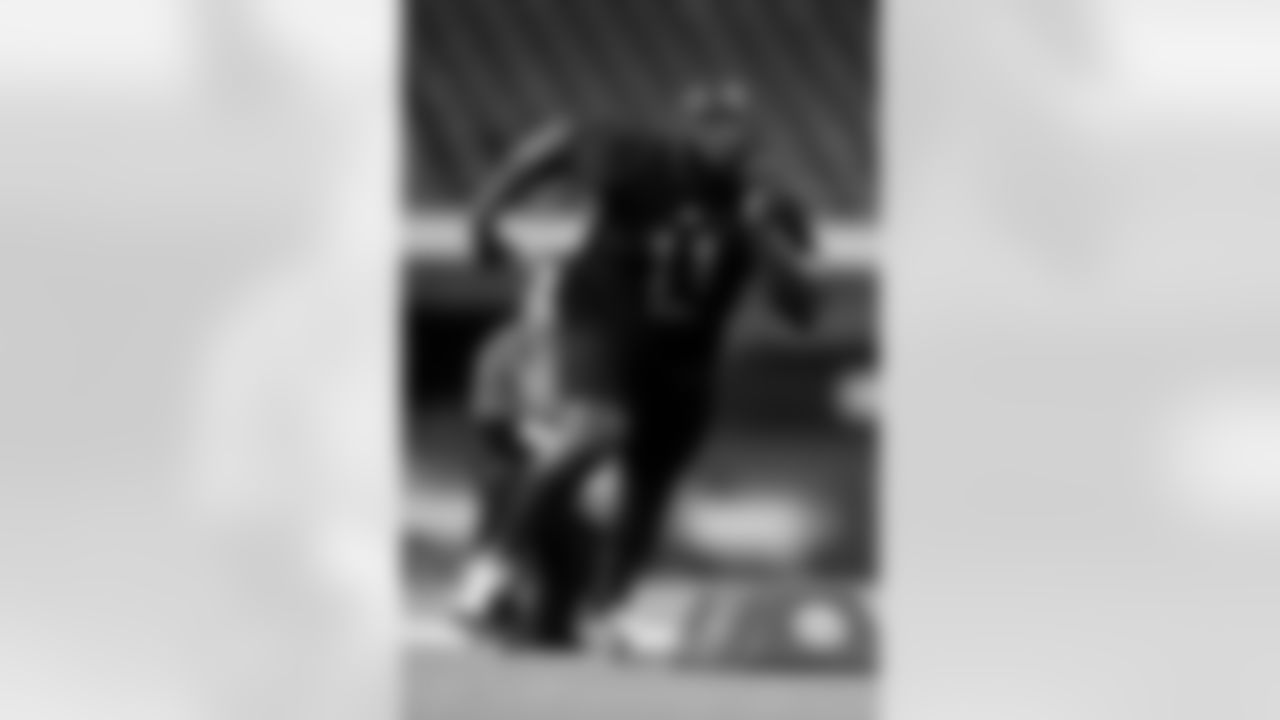 Oklahoma defensive lineman Neville Gallimore runs a drill at the NFL football scouting combine in Indianapolis, Saturday, Feb. 29, 2020. (AP Photo/Charlie Neibergall)