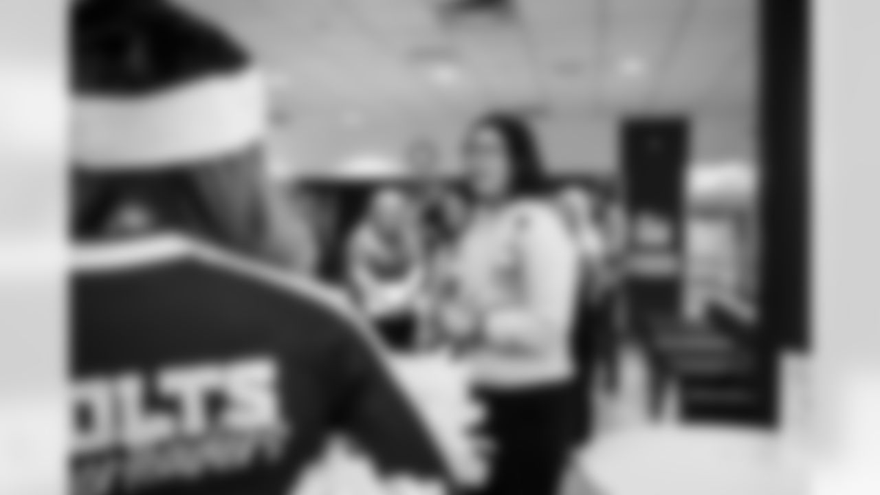 2025_1202_PMCH_Caroling_98281