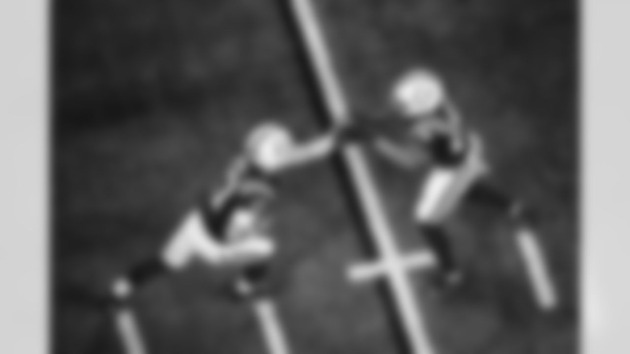 QB Daniel Jones #17 and RB Jonathan Taylor #28